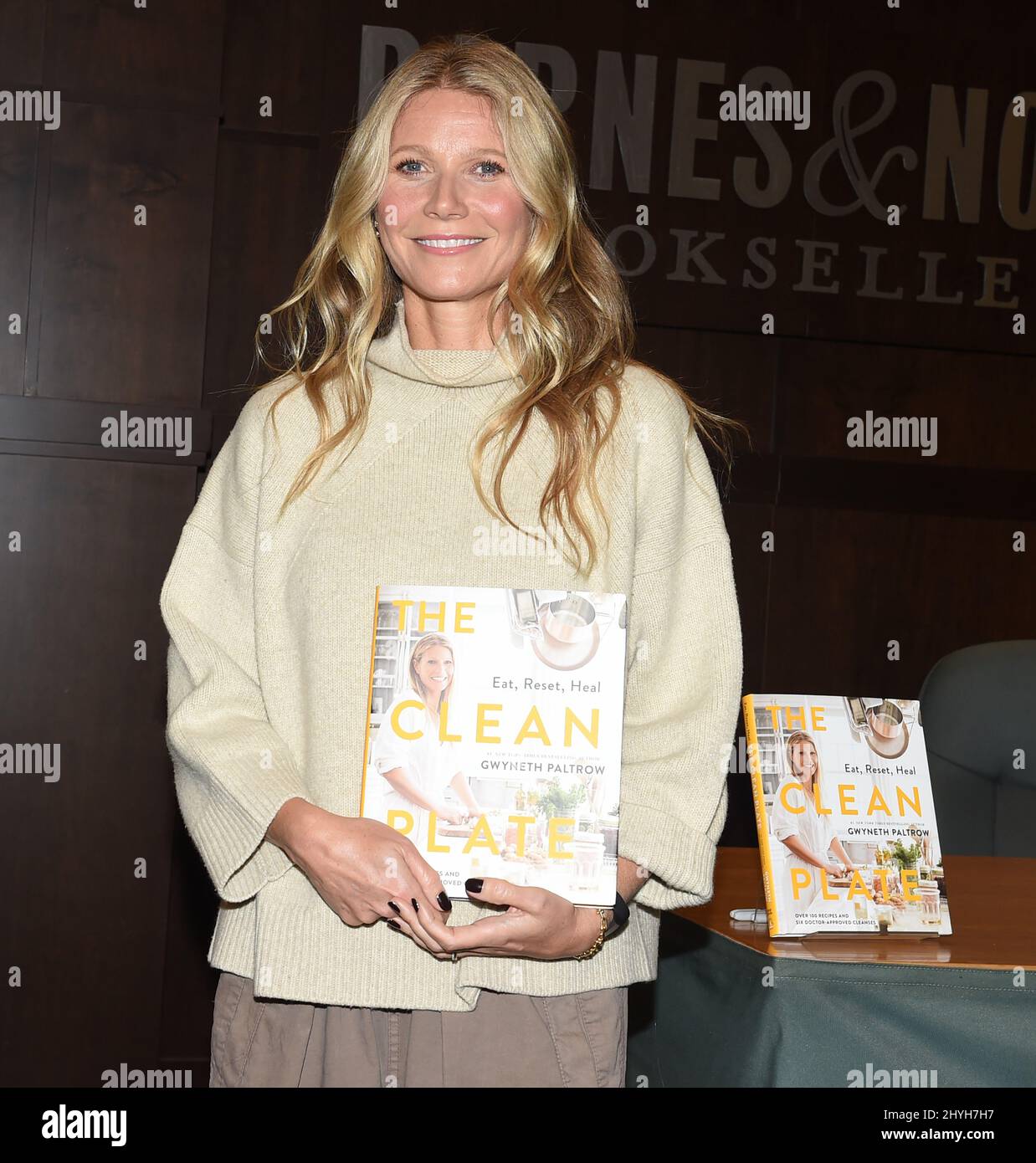 Gwyneth Paltrow signiert Kopien von „The Clean Plate“ bei Barnes and Noble at the Grove Stockfoto Gwyneth Paltrow signiert Kopien von „The Clean Plate“ bei Barnes and Noble at the Grove Stockfoto