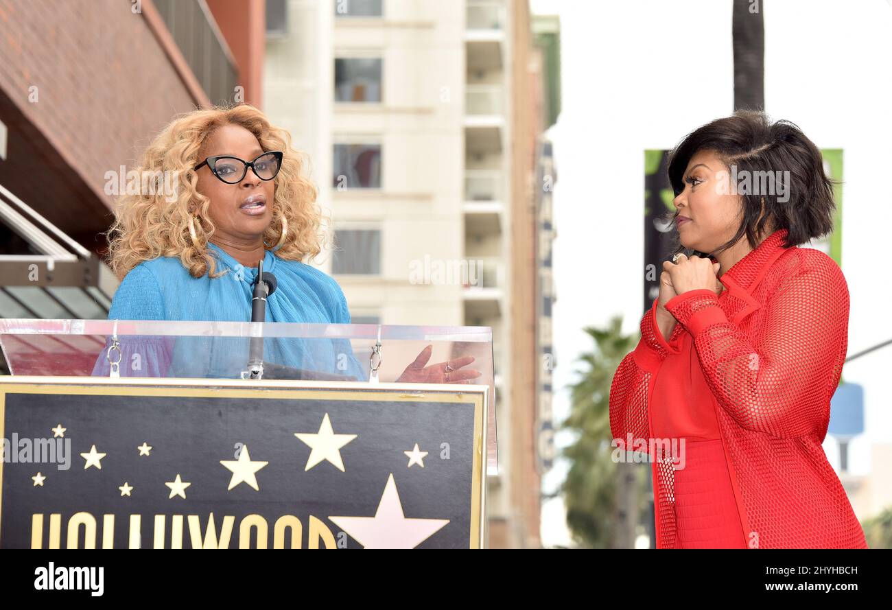 Mary J. Blige begleitet Taraji P. Henson bei ihrer Star-Zeremonie im Hollywood Walk of Fame Stockfoto
