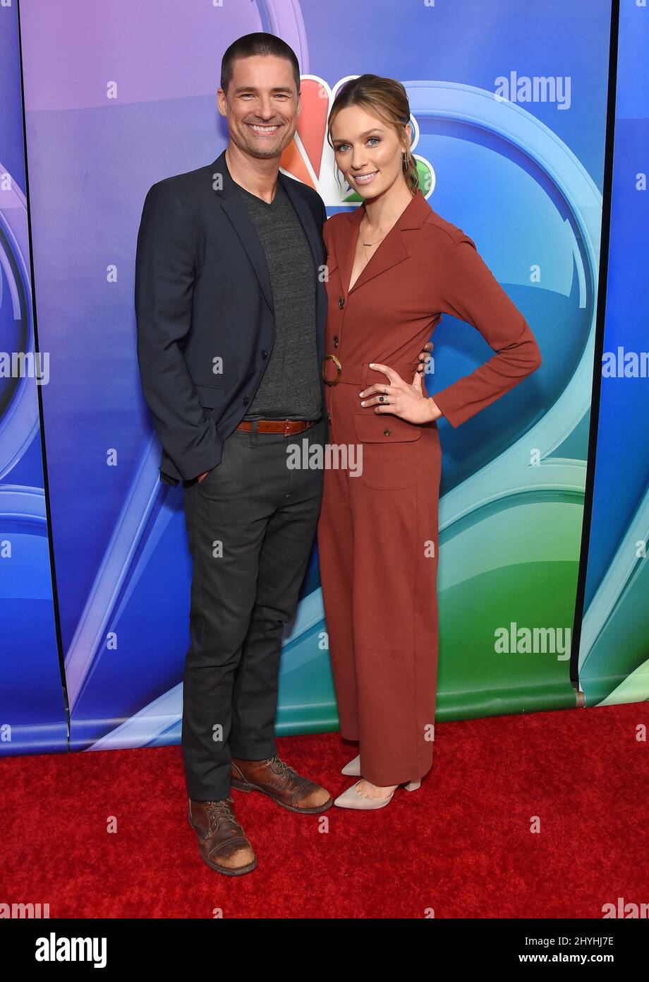 Warren Christie und Michaela McManus beim NBC Universal Mid Season Press Day in Los Angeles Stockfoto