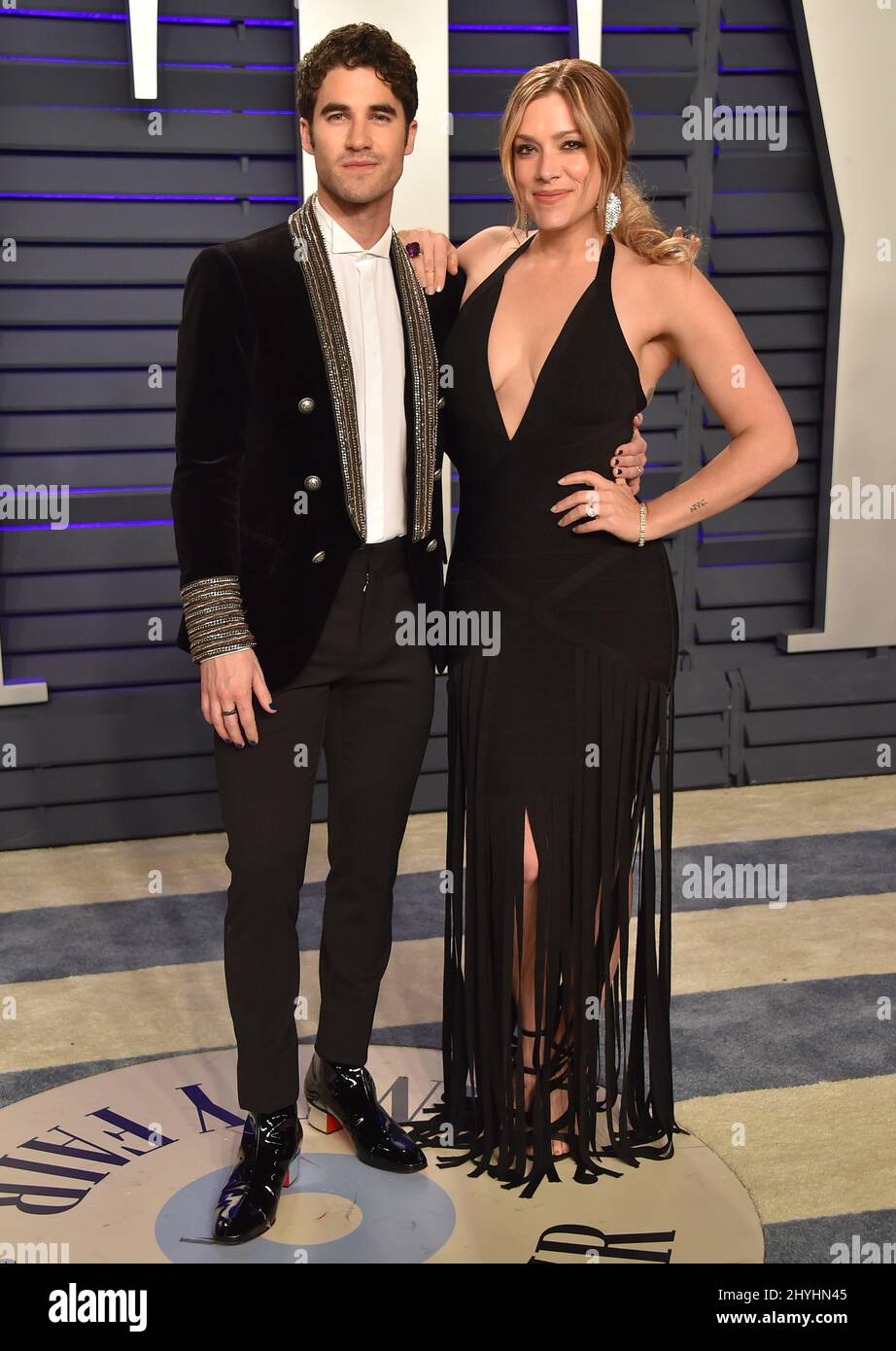 Darren Criss und Mia Swer nahmen an der Vanity Fair Oscar Party 2019 Teil, die im Wallis Annenberg Center for the Performing Arts in Beverly Hills, Kalifornien, stattfand Stockfoto Darren Criss und Mia Swer nahmen an der Vanity Fair Oscar Party 2019 Teil, die im Wallis Annenberg Center for the Performing Arts in Beverly Hills, Kalifornien, stattfand Stockfoto