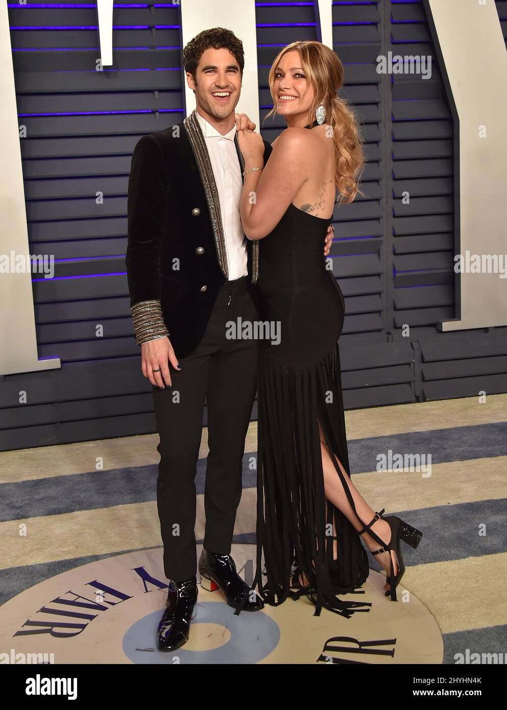 Darren Criss und Mia Swer nahmen an der Vanity Fair Oscar Party 2019 Teil, die im Wallis Annenberg Center for the Performing Arts in Beverly Hills, Kalifornien, stattfand Stockfoto Darren Criss und Mia Swer nahmen an der Vanity Fair Oscar Party 2019 Teil, die im Wallis Annenberg Center for the Performing Arts in Beverly Hills, Kalifornien, stattfand Stockfoto