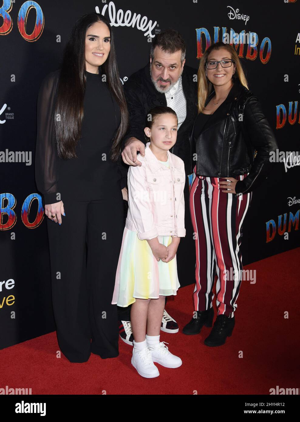 Joey Fatone, Izabel Araujo, Briahna Fatone und Kloey Fatone kommen zur Disney-Premiere von „Dumbo“, die am 11. März 2019 im El Capitan Theatre in Hollywood, Los Angeles, stattfand. Stockfoto