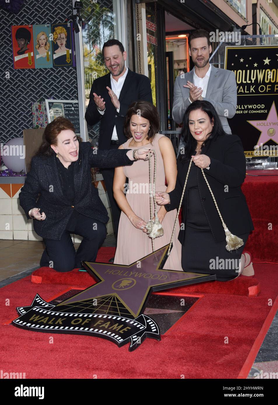 Donelle Dadigan, Dan Fogelson, Shane West, Mandy Moore und Rana Ghadban bei der Mandy Moore Star Ceremony, die am 25. März 2019 auf dem Hollywood Walk of Fame in Hollywood, ca. Stockfoto