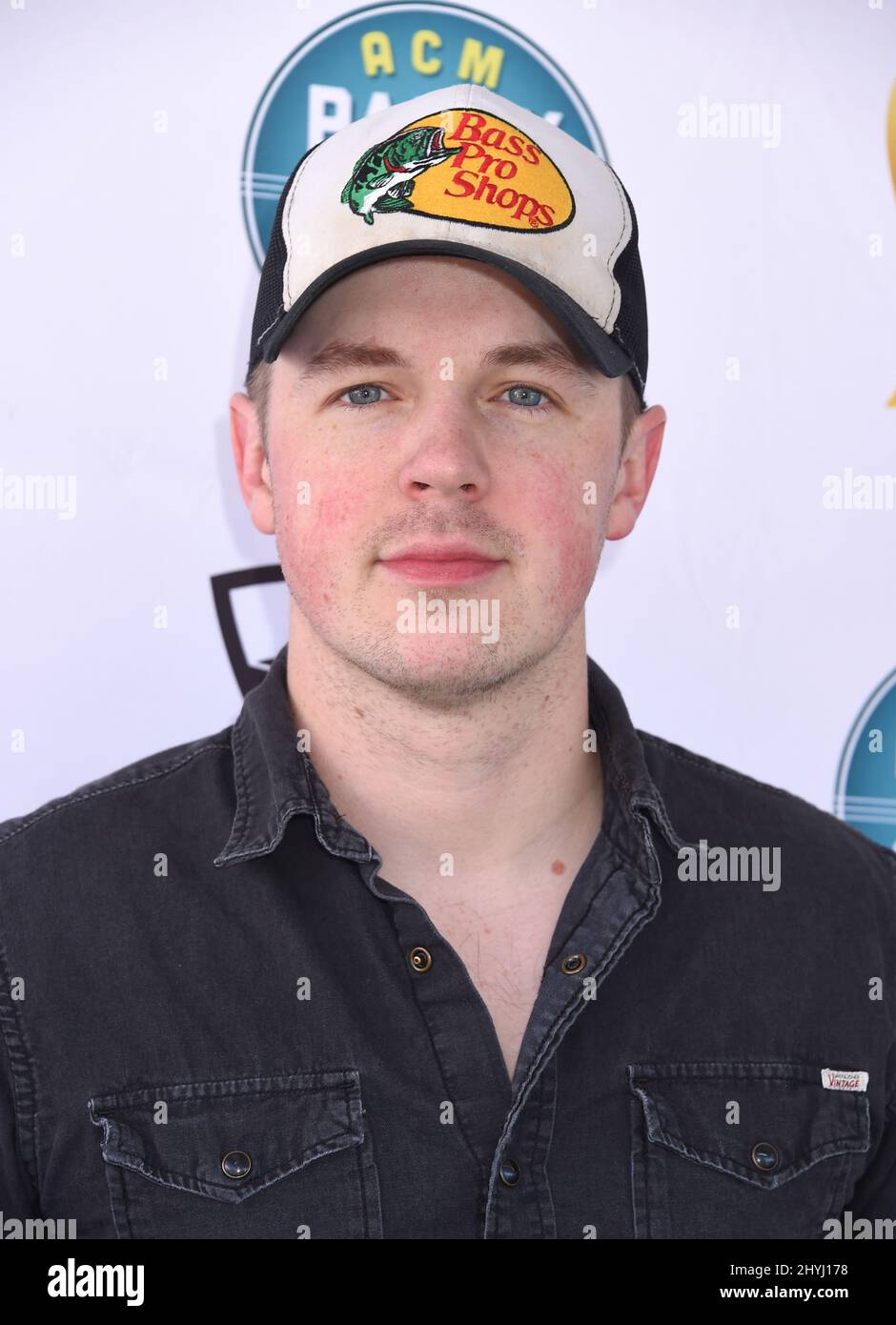 Travis Denning kommt beim ACM Lifting Lives TopGolf T-Off bei TopGolf an Stockfoto