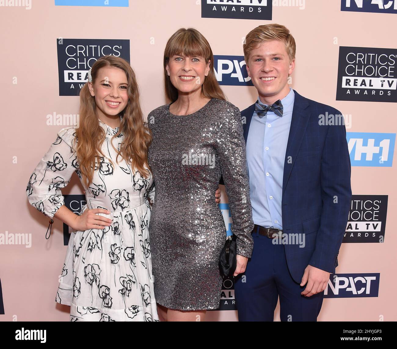 Bindi Irwin, Terri Irwin und Robert Irwin bei den Critics' Choice Real TV Awards im Beverly Hilton Hotel Stockfoto