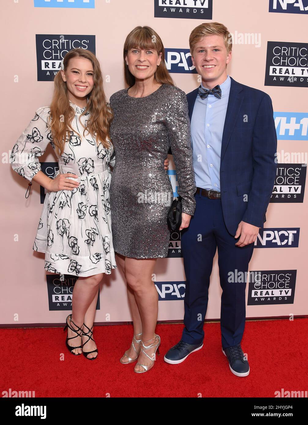 Bindi Irwin, Terri Irwin und Robert Irwin bei den Critics' Choice Real TV Awards im Beverly Hilton Hotel Stockfoto