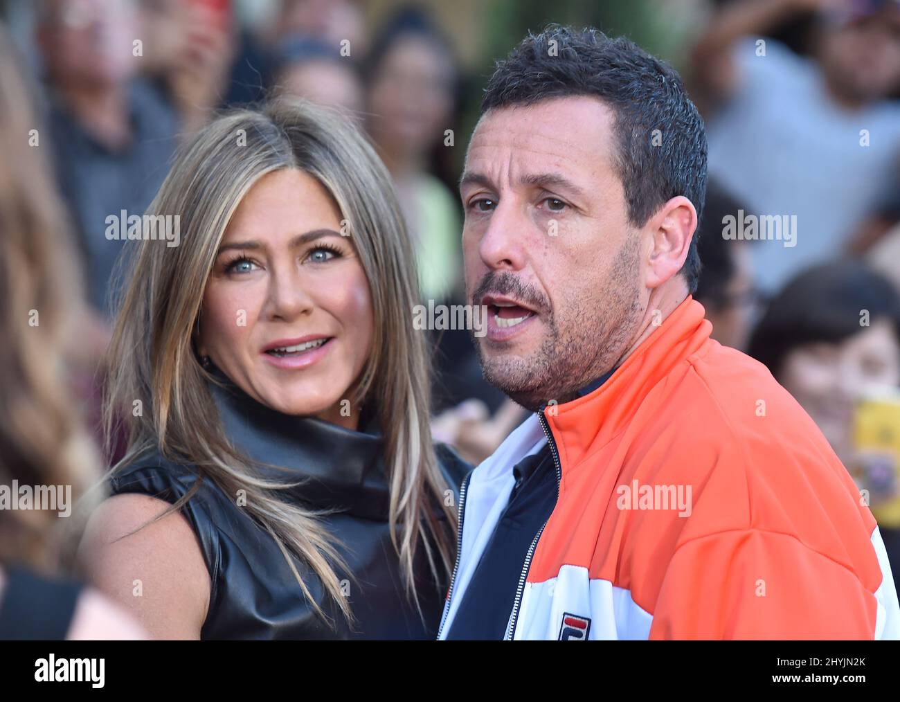Jennifer Aniston und Adam Sandler bei der Premiere von Murder Mystery in Los Angeles, Kalifornien Stockfoto