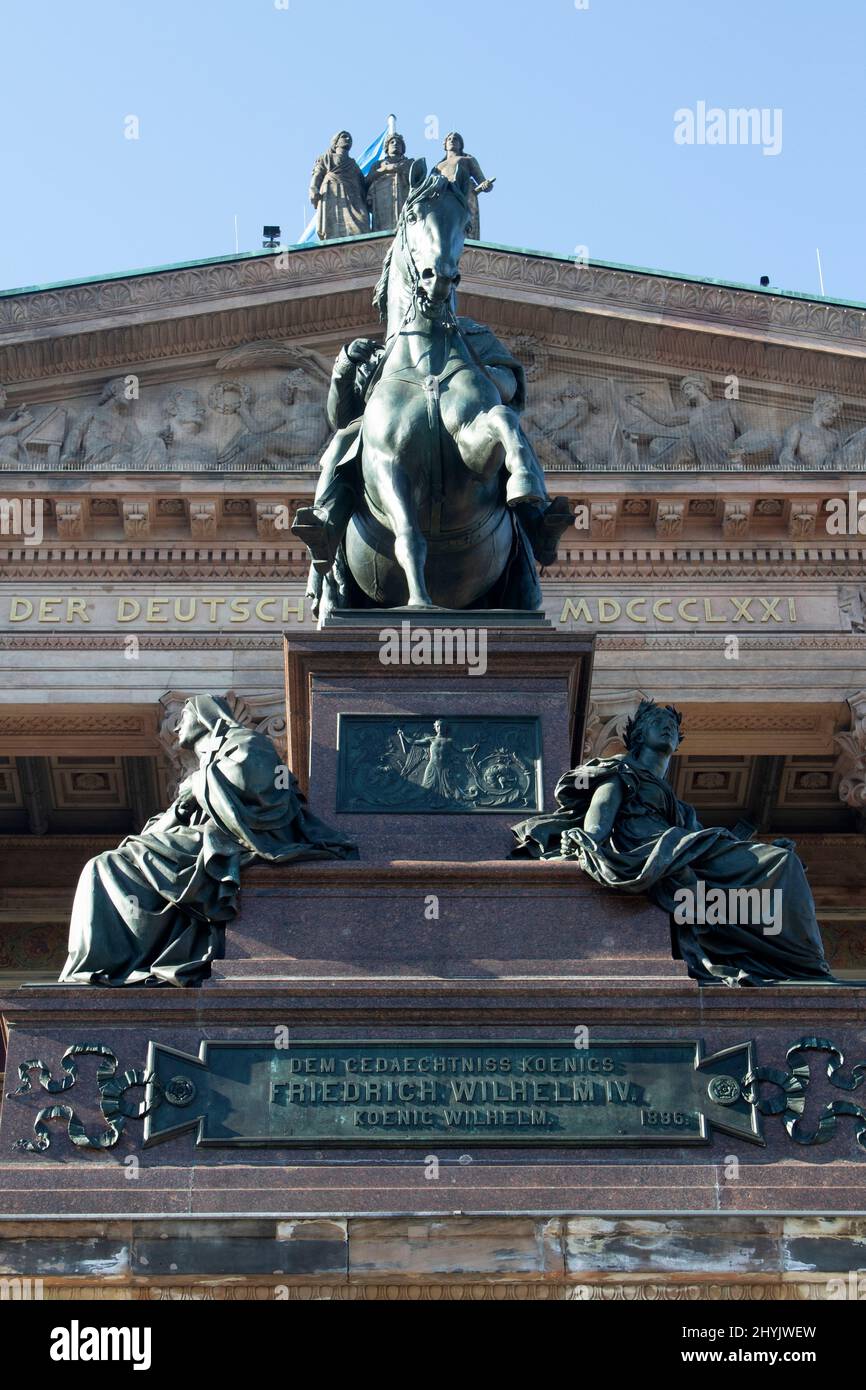 Reiterstatue von Friedrich Wilhelm IV. Auf dem Originalgebäude der Nationalgalerie - Alte Nationalgalerie - Museumsinsel Berlin Deutschland Stockfoto