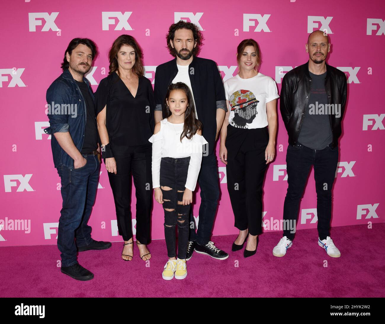 Justin Rosniak, Michele Bennett, Nash Rodgerton, Chika Yasumura, Brooke Satchwell und Scott Ryan beim FX Networks Star Walk Red Carpet beim TCA, das am 6. August 2019 im Beverly Hilton Hotel in Beverly Hills stattfand. Stockfoto