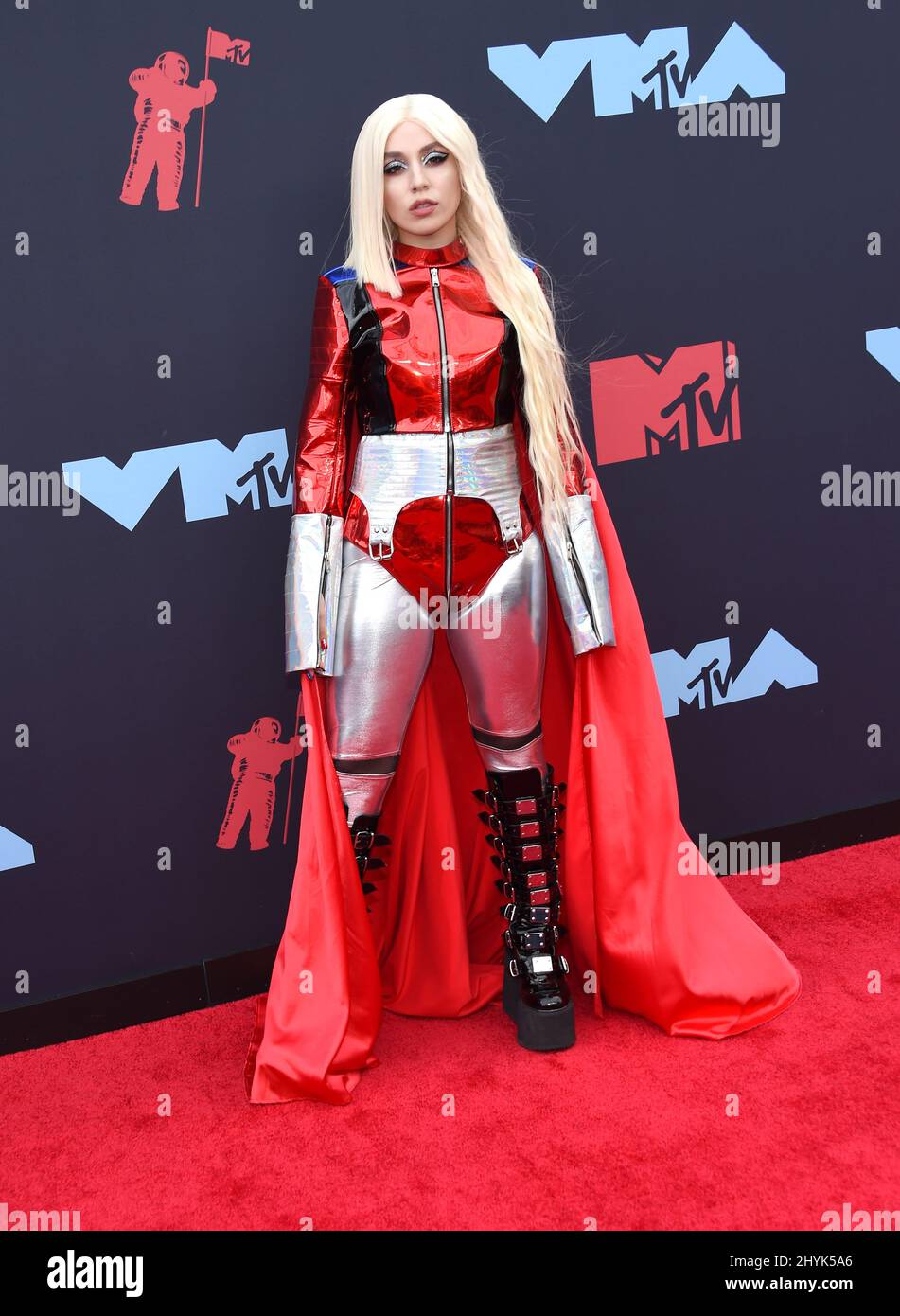 AVA Max bei den MTV Video Music Awards 2019, die am 26. August 2019 im Prudential Center in Newark, NJ, verliehen wurden Stockfoto