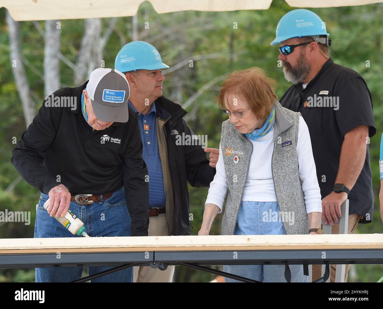 Jimmy Carter und Rosalyn Carter engagieren sich am 11. Oktober 2019 ehrenamtlich bei Habitat for Humanity, um beim Bau von Häusern in Nashvilles Park Preserve-Nachbarschaft zu helfen Stockfoto
