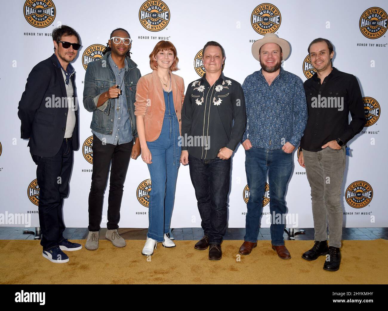 Cory Younts, Jerry Pendergrast, Molly Tuttle, Morgan Jahnig, Critter Fuqua, Ketch Secor of Old Crow Medicine Show bei der Verleihung der Country Music Hall of Fame Medallion 2019 in der Country Music Hall of Fame & Museum am 20. Oktober 2019 in Nashville, USA. Stockfoto