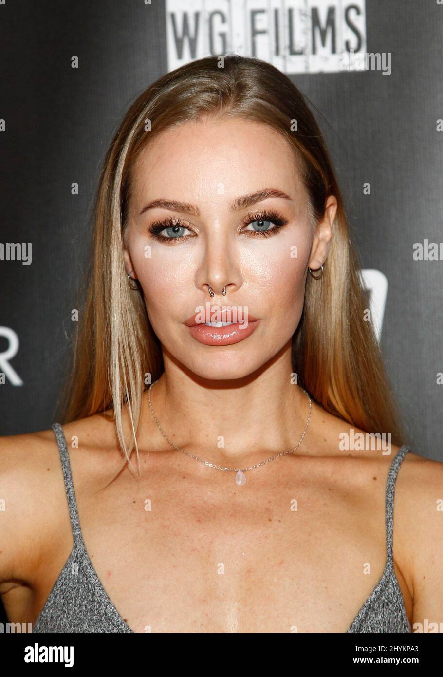 Veb-porno YouTube Ehtirosli gruzin ayol bilan porno