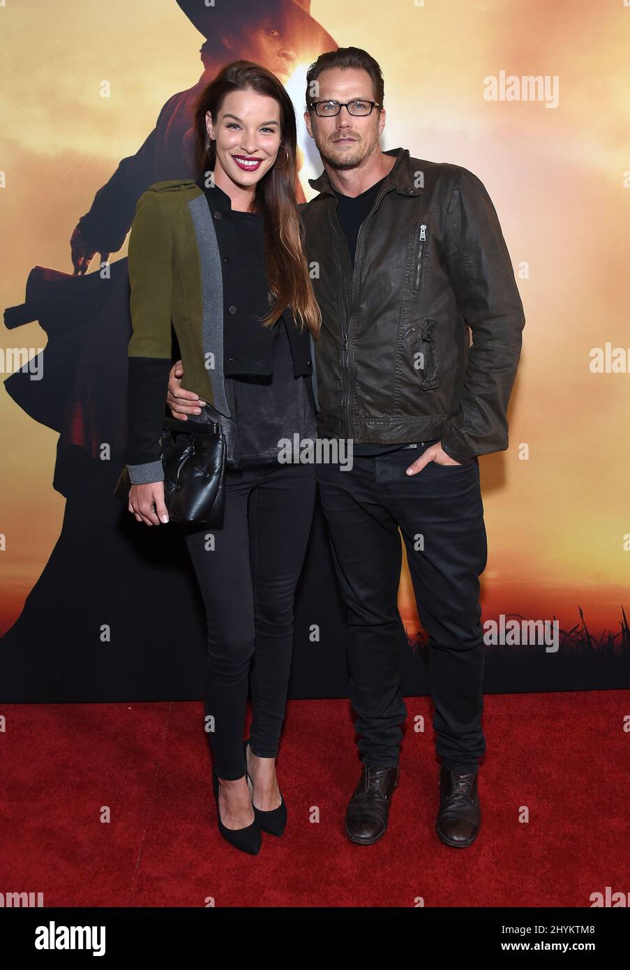 Jason Lewis und Liz Godwin kommen zur €˜Harriet Los Angeles Premiere im Orpheum Theater am 29. Oktober 2019 in Los Angeles, USA. Stockfoto