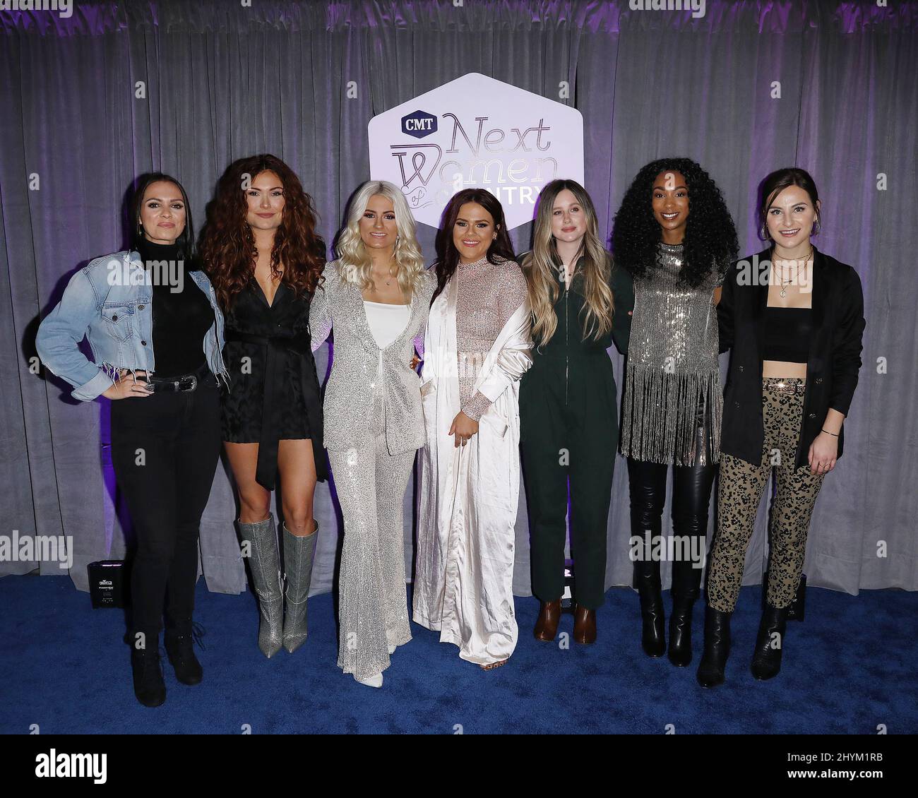 Renee Blair und Kylie Morgan und Walker County sowie Sykamore und Tiera und Madison Kozak bei der CMT Next Women of Country 2019, die am 12. November 2019 in Nashville, TN, in der Country Music Hall of Fame stattfand. Stockfoto