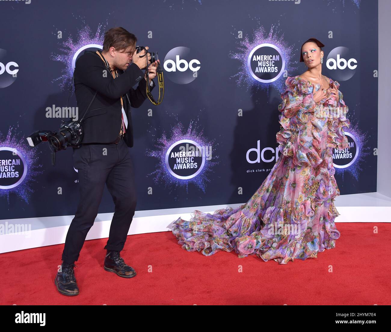 Halsey nimmt an den American Music Awards 2019 im Microsoft Theater in Los Angeles, Kalifornien, Teil Stockfoto