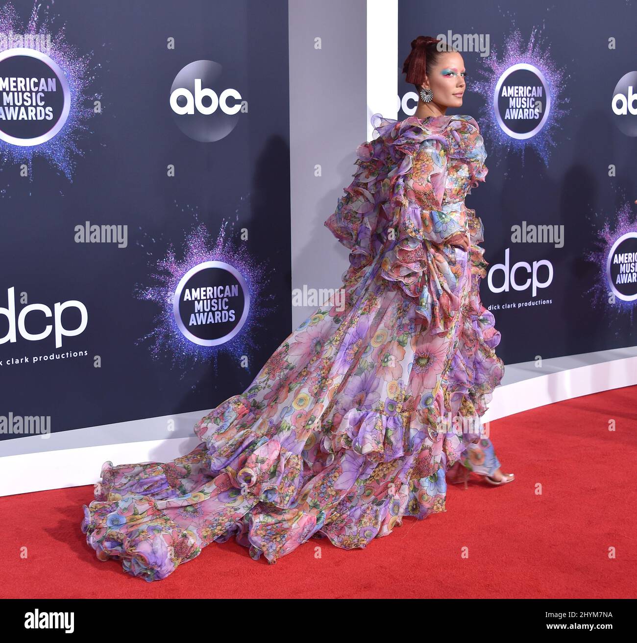 Halsey nimmt an den American Music Awards 2019 im Microsoft Theater in Los Angeles, Kalifornien, Teil Stockfoto