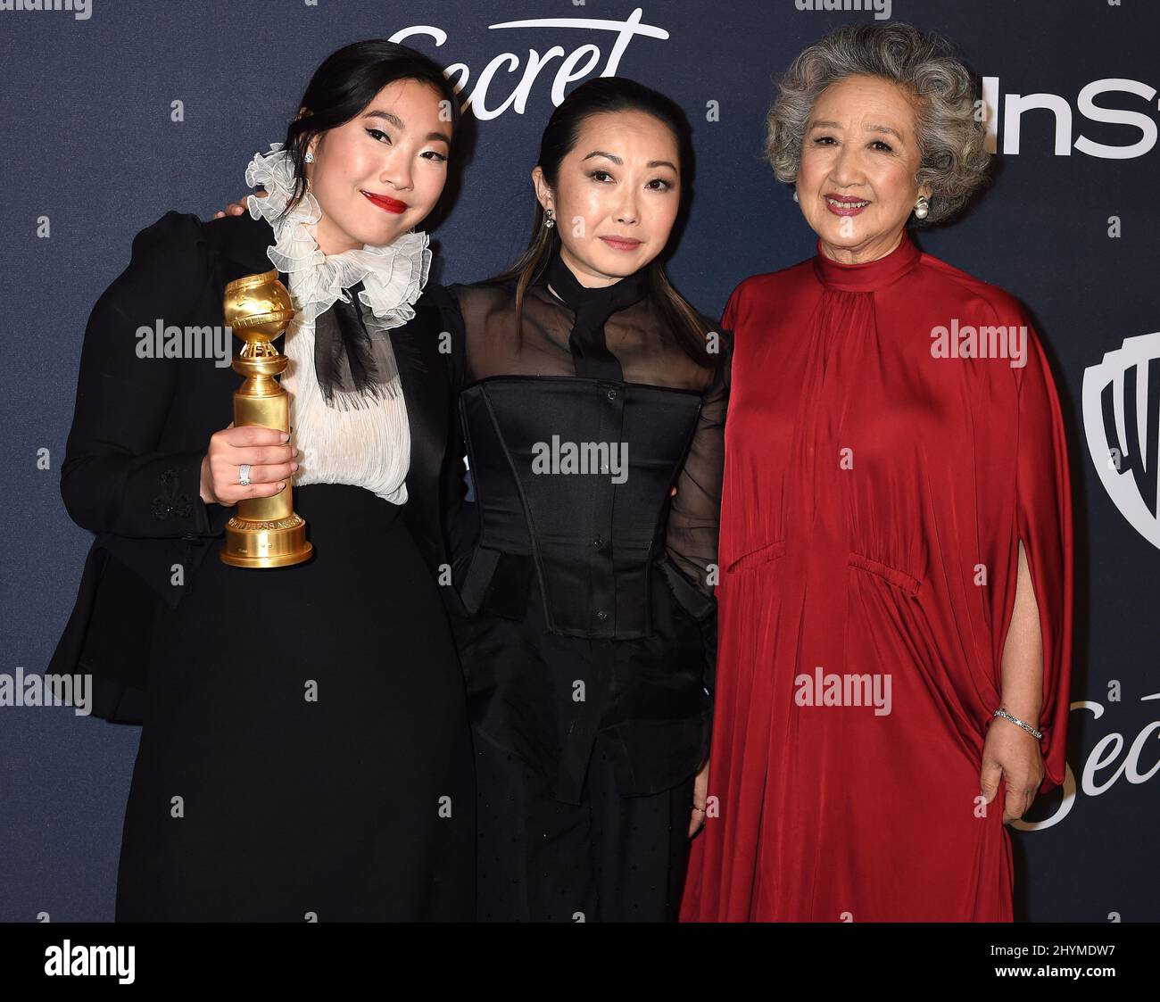 Awkwafina, Zhao Shuzhen und Lulu Wang bei der „The Instyle and Warner Bros Golden Globes After Party“ im Beverly Hilton Hotel Stockfoto