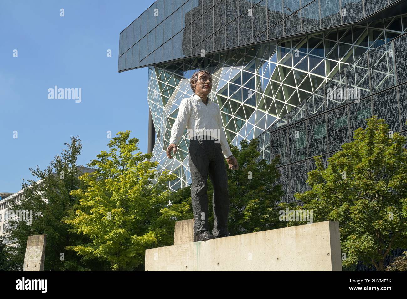 Skulptur Balanceakt von Stephan Balkenhol Neubau Springer-Verlag, Axel-Springer-Straße, Zimmerstraße, Kreuzberg, Friedrichshain-Kreuzberg Stockfoto