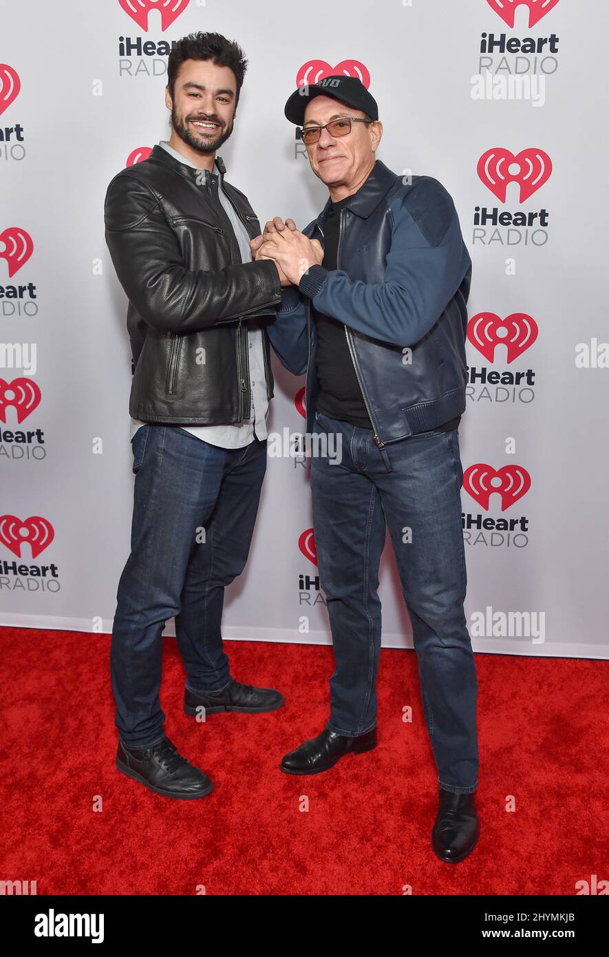 Jean-Claude Van Damme und Kris Van Damme kommen am 17. Januar 2020 in Burbank, USA, zum iHeartRadio Podcast Award 2020 im iHeartRadio Theater Los Angeles. Stockfoto