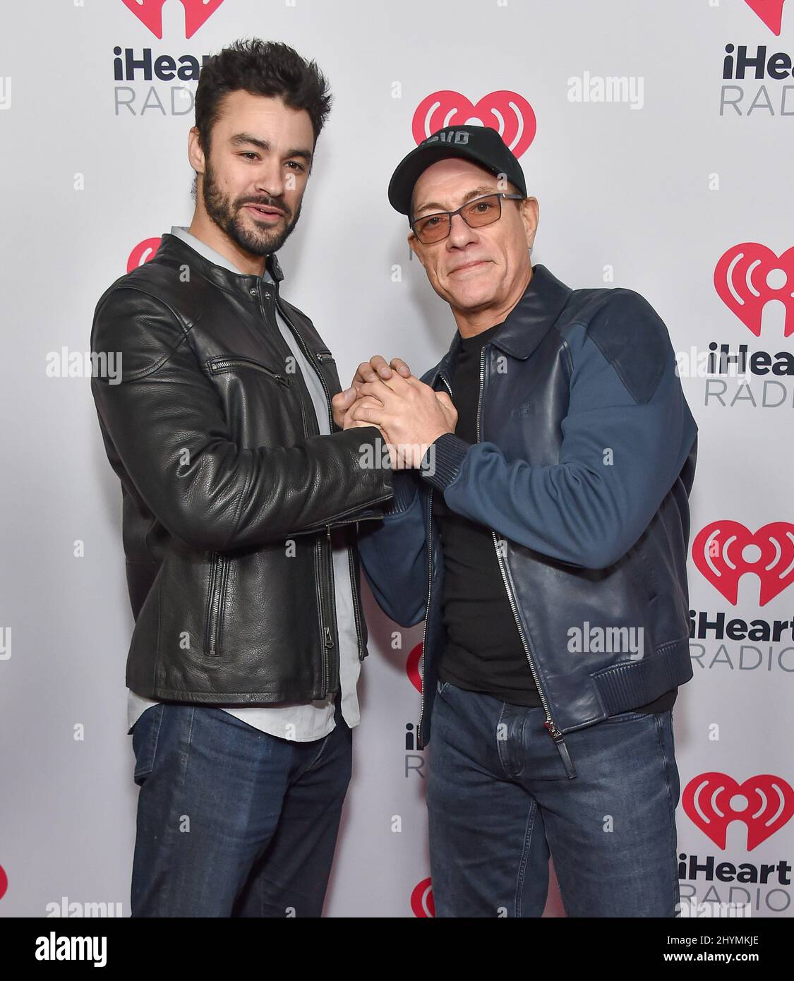 Jean-Claude Van Damme und Kris Van Damme kommen am 17. Januar 2020 in Burbank, USA, zum iHeartRadio Podcast Award 2020 im iHeartRadio Theater Los Angeles. Stockfoto