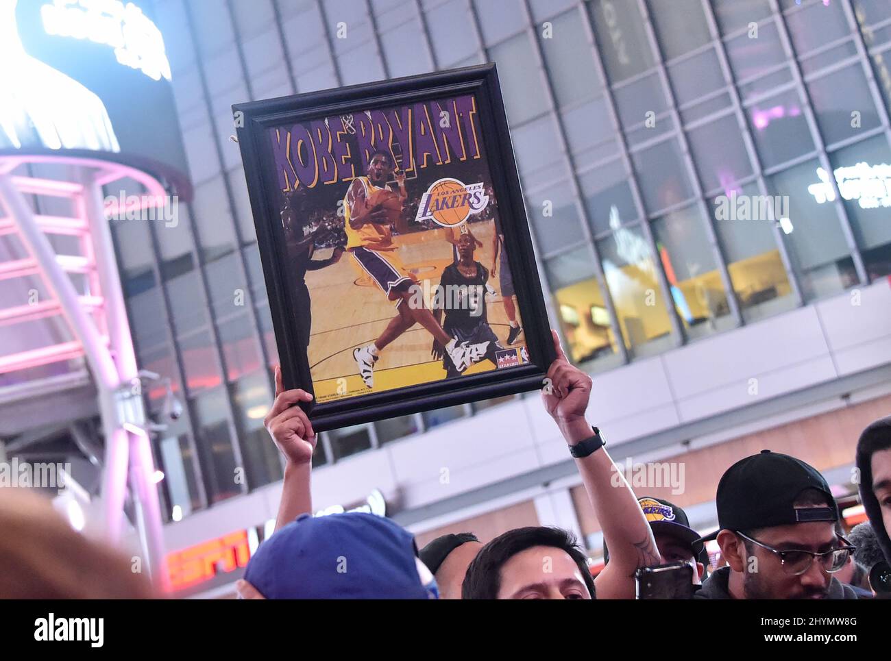 Gedenkstätte für Kobe Bryant vor dem Staples Center am 26. Januar 2020 in Los Angeles, CA. Stockfoto