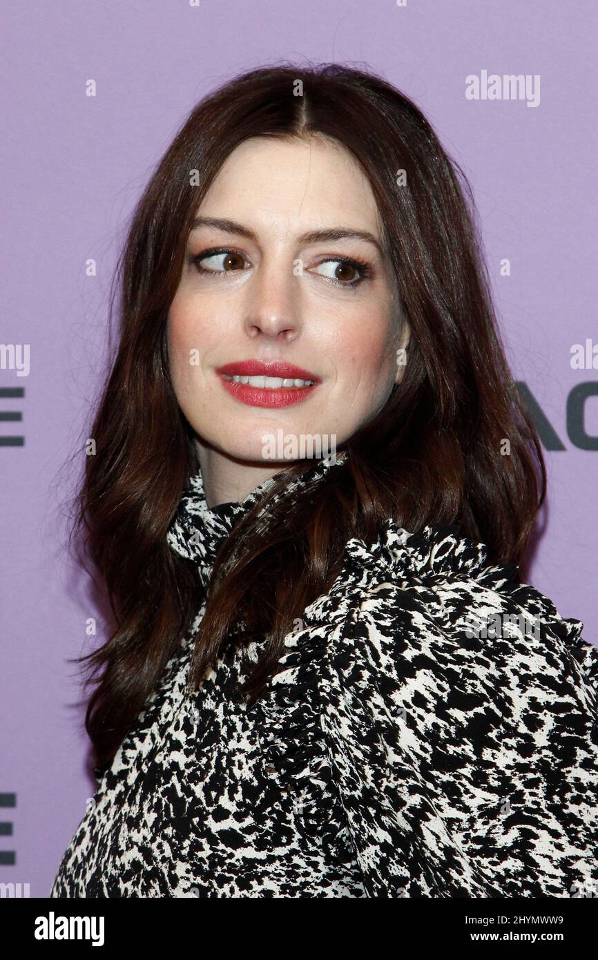 Anne Hathaway bei der Premiere von „The Last Thing He Wanted“ während des Sundance Film Festivals 2020, das am 27. Januar 2020 im Eccles Theatre in Park City, UT, stattfand. Stockfoto