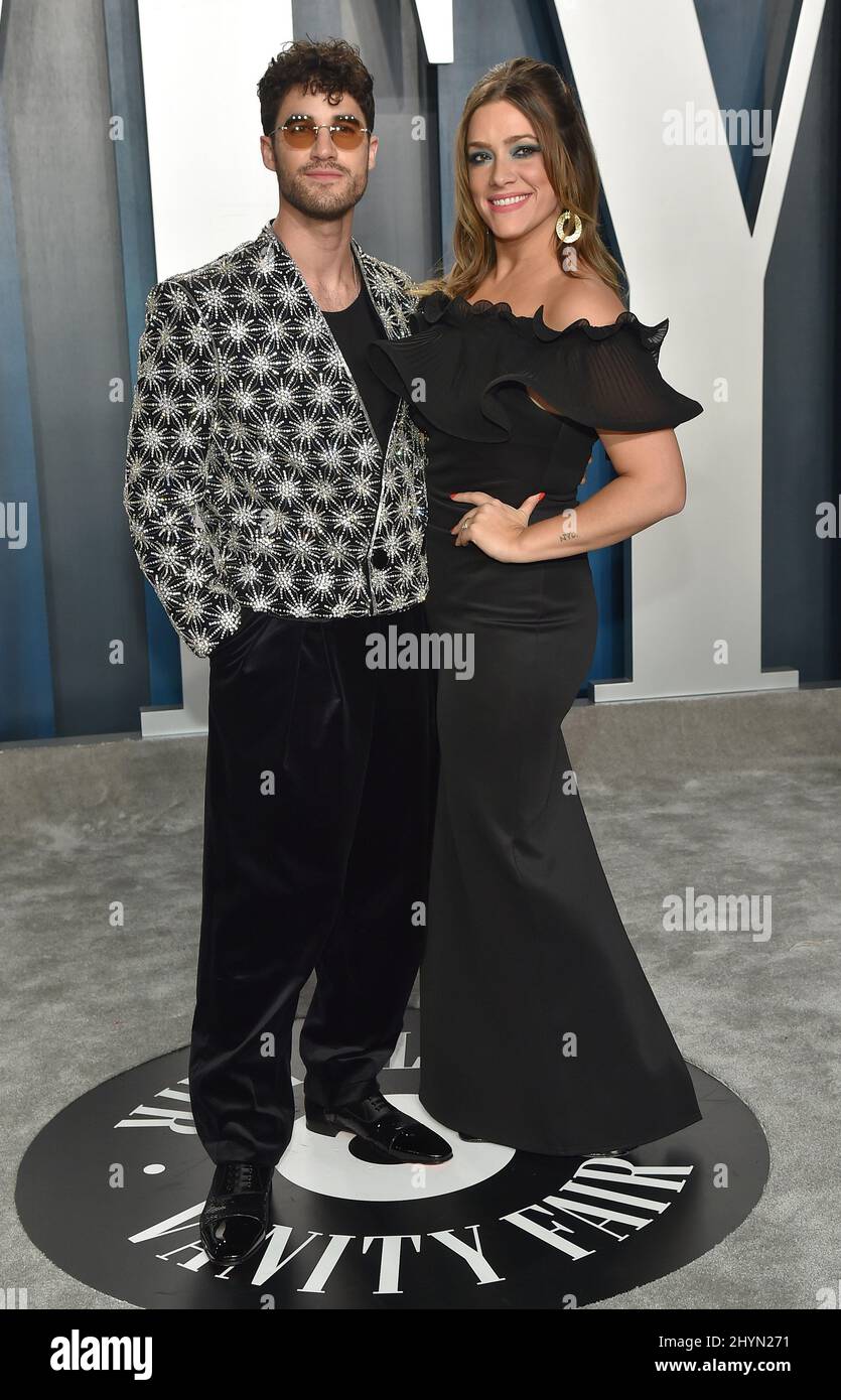 Darren Criss und Mia Swer bei der Vanity Fair Oscar Party 2020 im Wallis Annenberg Center for the Performing Arts in Beverly Hills, Kalifornien Stockfoto Darren Criss und Mia Swer bei der Vanity Fair Oscar Party 2020 im Wallis Annenberg Center for the Performing Arts in Beverly Hills, Kalifornien Stockfoto