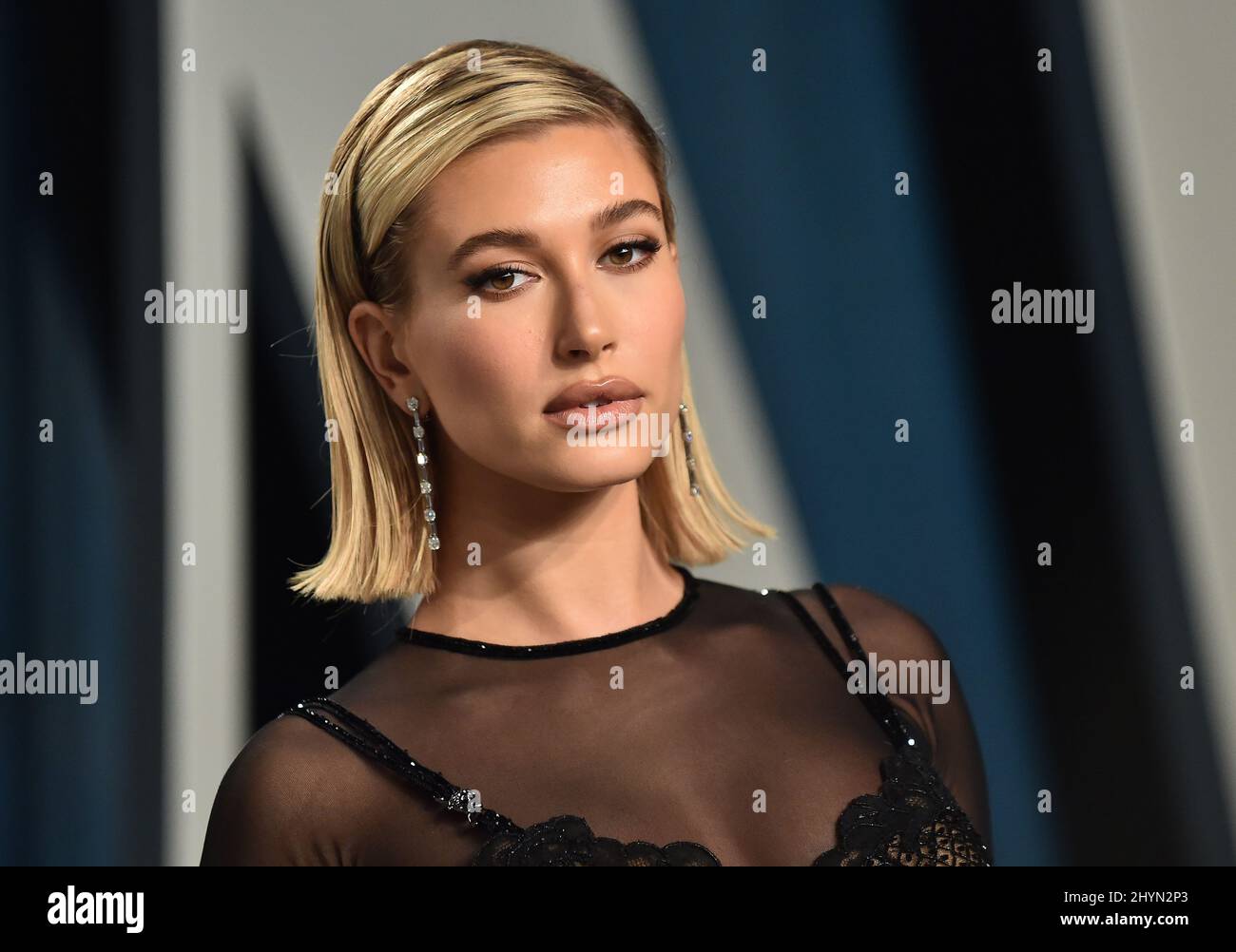 Hailey Baldwin-Bieber nahm an der Vanity Fair Oscar Party 2020 Teil, die im Wallis Annenberg Center for the Performing Arts in Beverly Hills, Kalifornien, stattfand Stockfoto