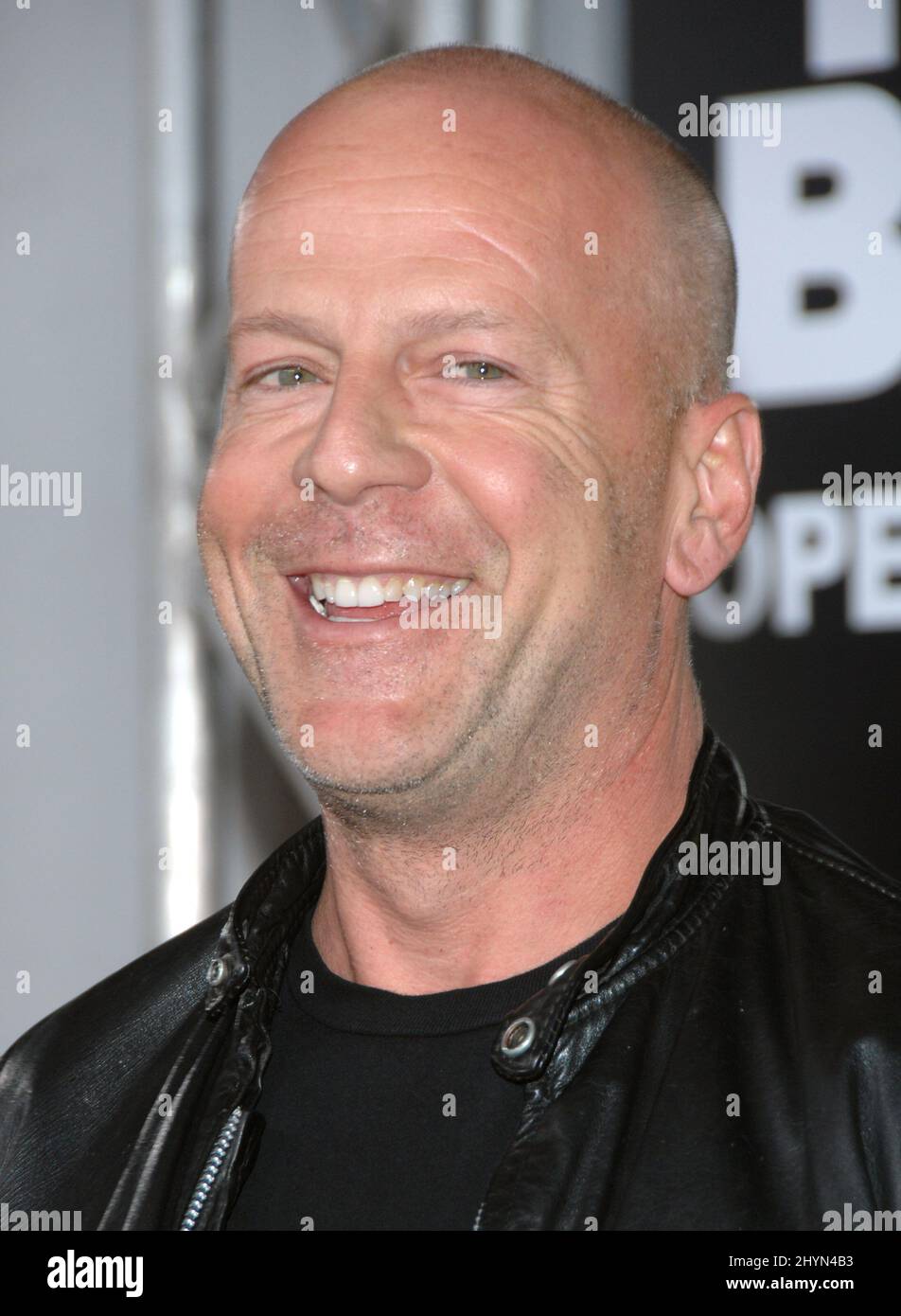 Bruce Willis nimmt an der „Rocky Balboa“-Weltpremiere im Grauman's Chinese Theatre Teil. Bild: UK Press Stockfoto