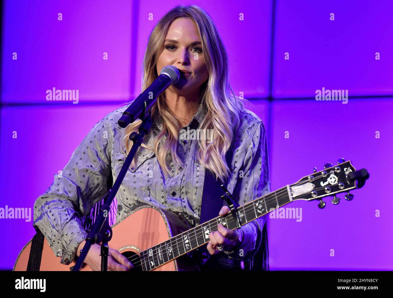 Miranda Lambert auf der Bühne des Panels „Ein Gespräch mit Miranda Lambert“ während des Country Radio Seminars 2020 im Omni Nashville in Nashville, Tennessee Stockfoto