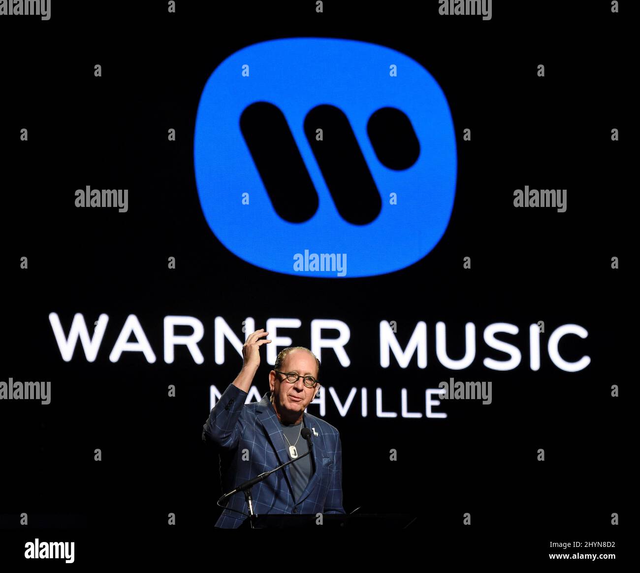 John Esposito auf der Bühne beim Mittagessen von Warner Music Nashville während des Country Radio Seminars 2020 im Omni Nashville in Nashville, Tennessee Stockfoto