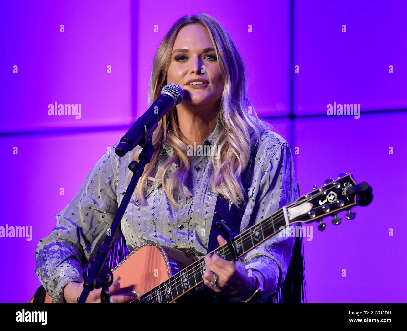 Miranda Lambert auf der Bühne des Panels „Ein Gespräch mit Miranda Lambert“ während des Country Radio Seminars 2020 im Omni Nashville in Nashville, Tennessee Stockfoto