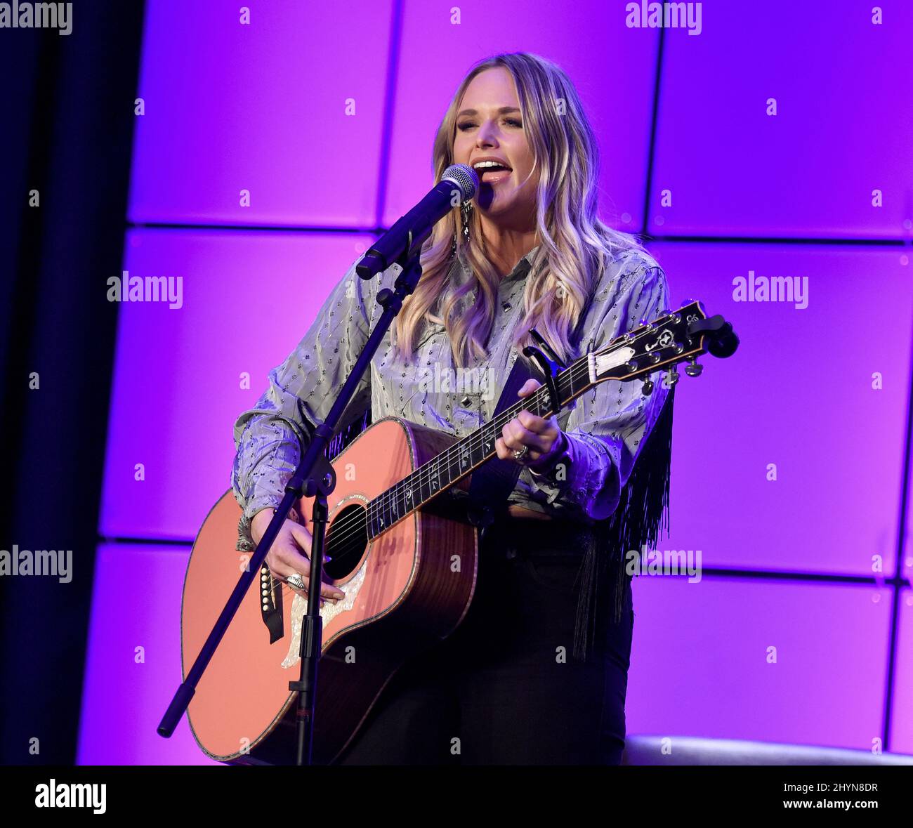 Miranda Lambert auf der Bühne des Panels „Ein Gespräch mit Miranda Lambert“ während des Country Radio Seminars 2020 im Omni Nashville in Nashville, Tennessee Stockfoto