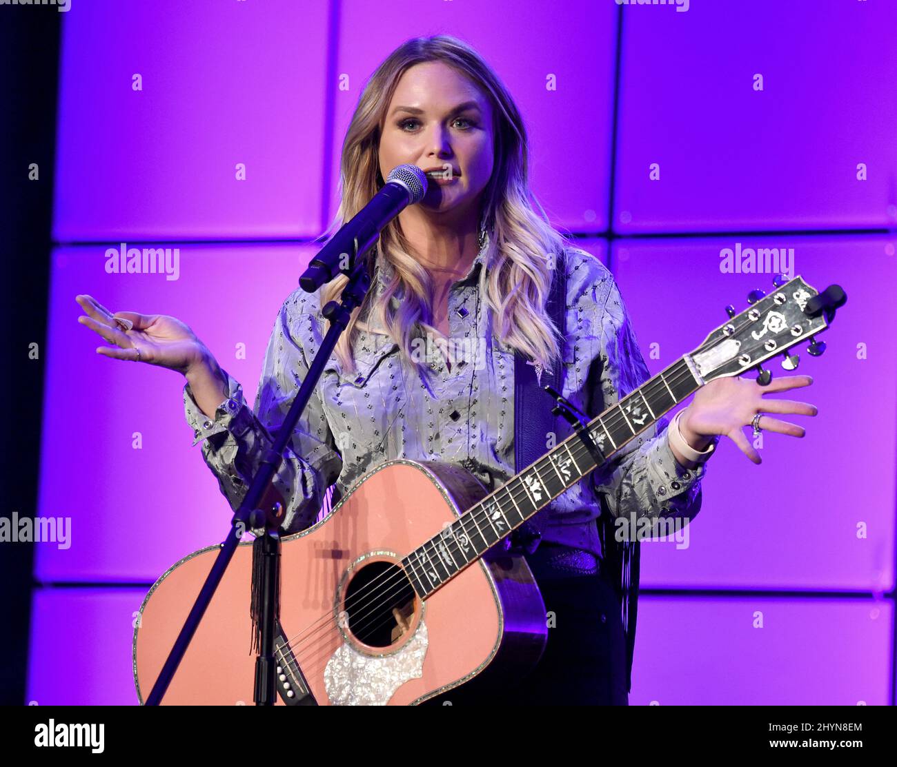 Miranda Lambert auf der Bühne des Panels „Ein Gespräch mit Miranda Lambert“ während des Country Radio Seminars 2020 im Omni Nashville in Nashville, Tennessee Stockfoto