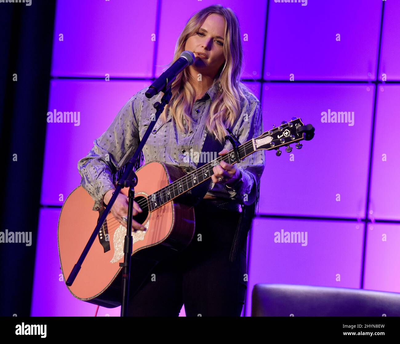 Miranda Lambert auf der Bühne des Panels „Ein Gespräch mit Miranda Lambert“ während des Country Radio Seminars 2020 im Omni Nashville in Nashville, Tennessee Stockfoto