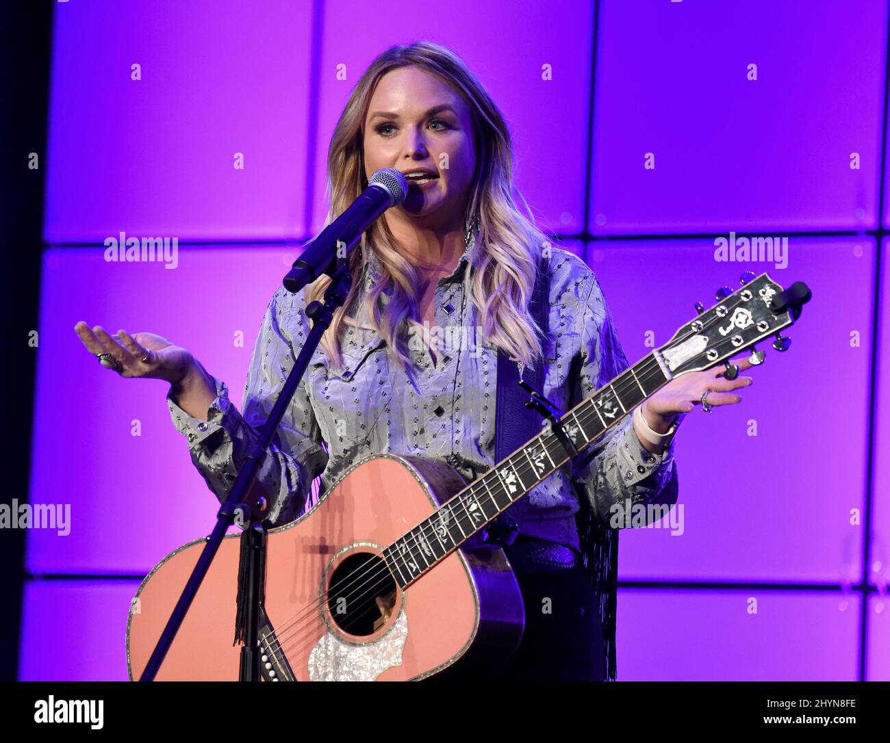 Miranda Lambert auf der Bühne des Panels „Ein Gespräch mit Miranda Lambert“ während des Country Radio Seminars 2020 im Omni Nashville in Nashville, Tennessee Stockfoto