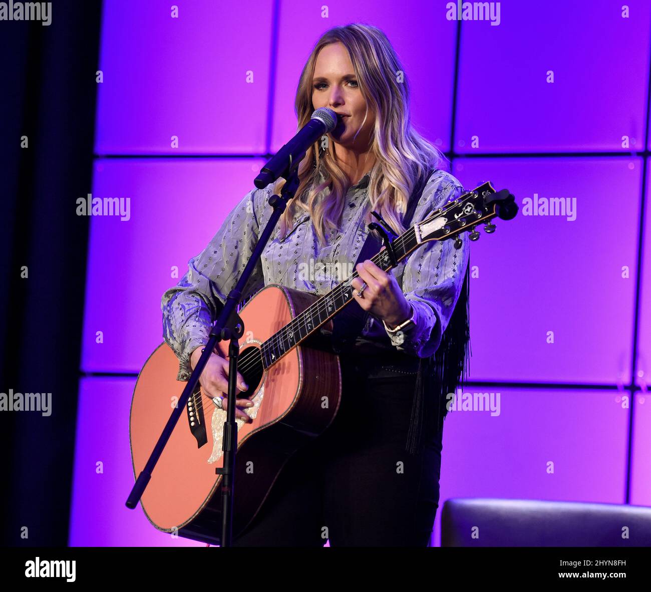 Miranda Lambert auf der Bühne des Panels „Ein Gespräch mit Miranda Lambert“ während des Country Radio Seminars 2020 im Omni Nashville in Nashville, Tennessee Stockfoto