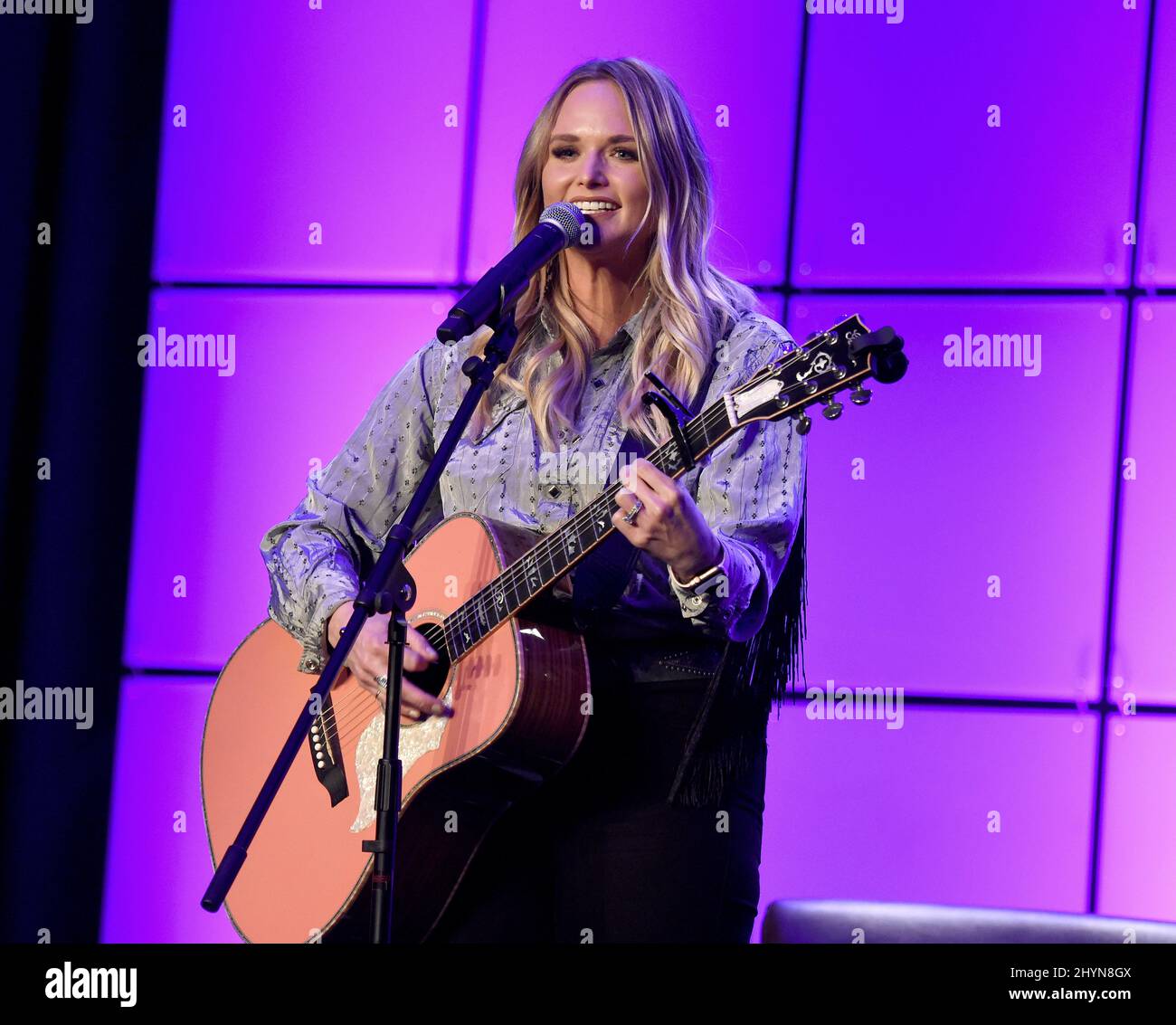 Miranda Lambert auf der Bühne des Panels „Ein Gespräch mit Miranda Lambert“ während des Country Radio Seminars 2020 im Omni Nashville in Nashville, Tennessee Stockfoto
