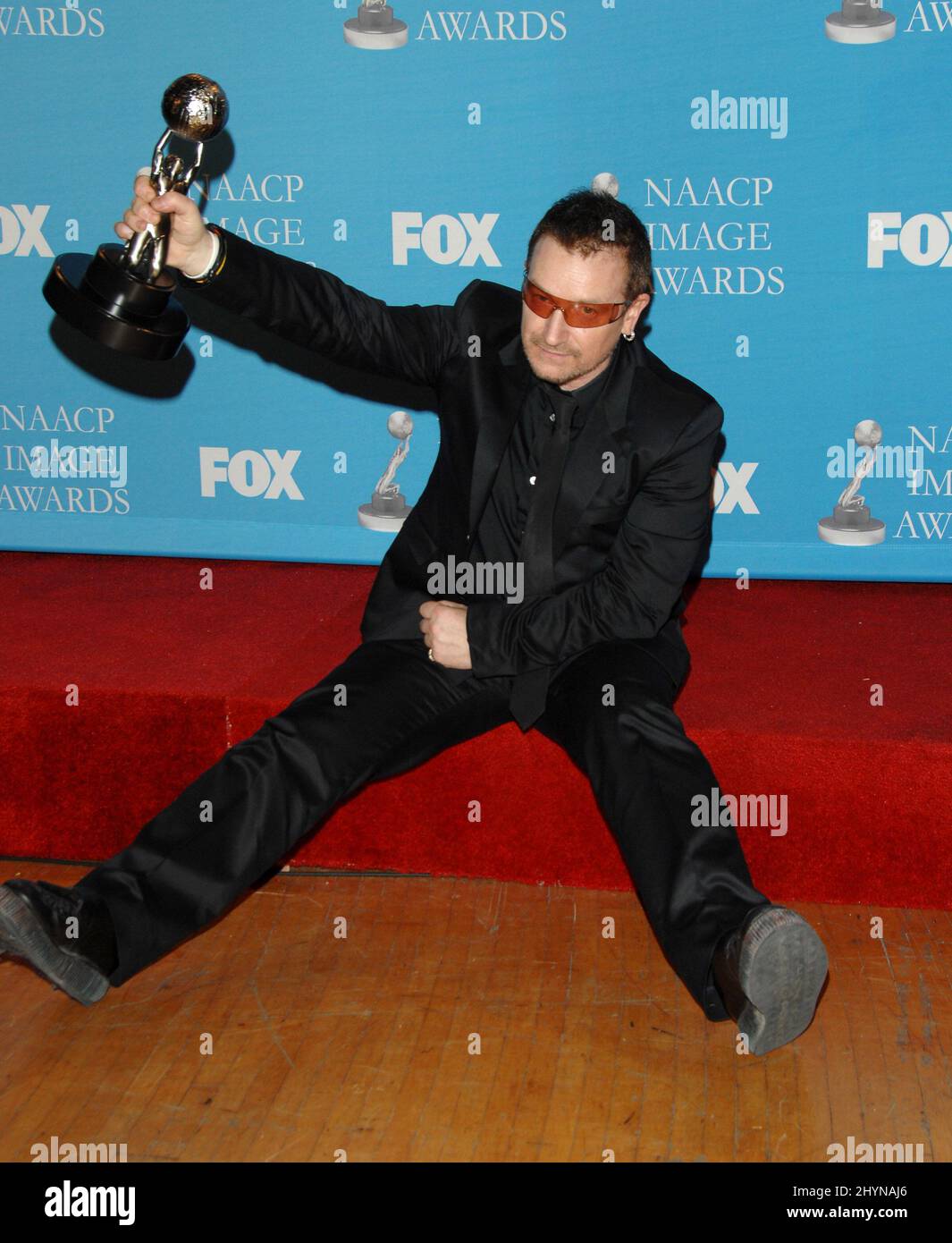 Bono nimmt an den jährlichen NAACP Awards 38. in Los Angeles Teil. Bild: UK Press Stockfoto