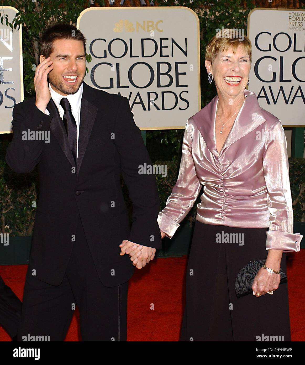 TOM CRUISE UND SEINE MUTTER NEHMEN AN DEN JÄHRLICHEN GOLDEN GLOBE AWARDS 61ST IN BEVERLY HILLS, KALIFORNIEN, TEIL. BILD: BRITISCHE PRESSE Stockfoto