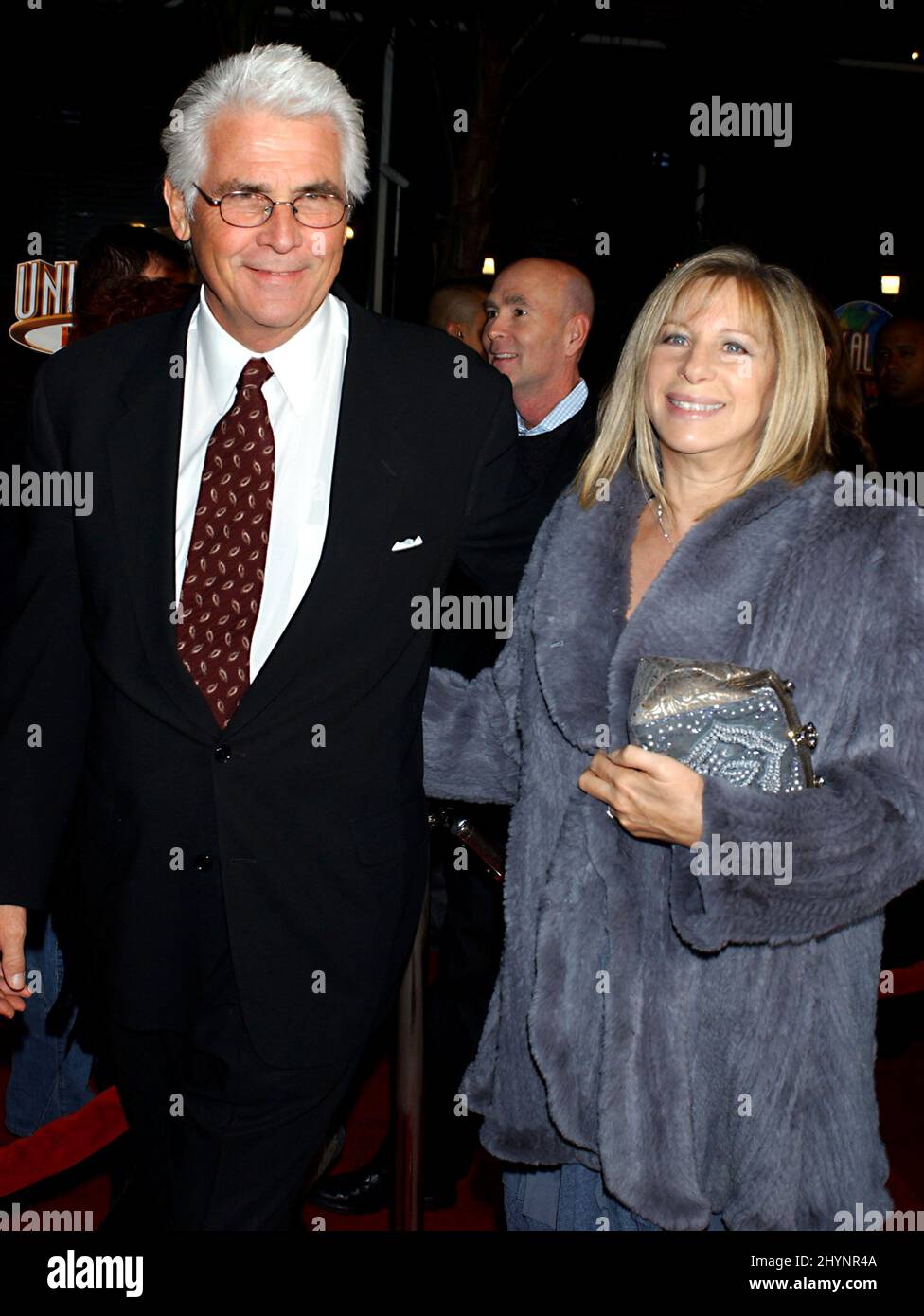 Barbra Streisand & James Brolin nehmen an der Premiere des Films „Meet the Fockers“ in Los Angeles Teil. Bild: UK Press Stockfoto