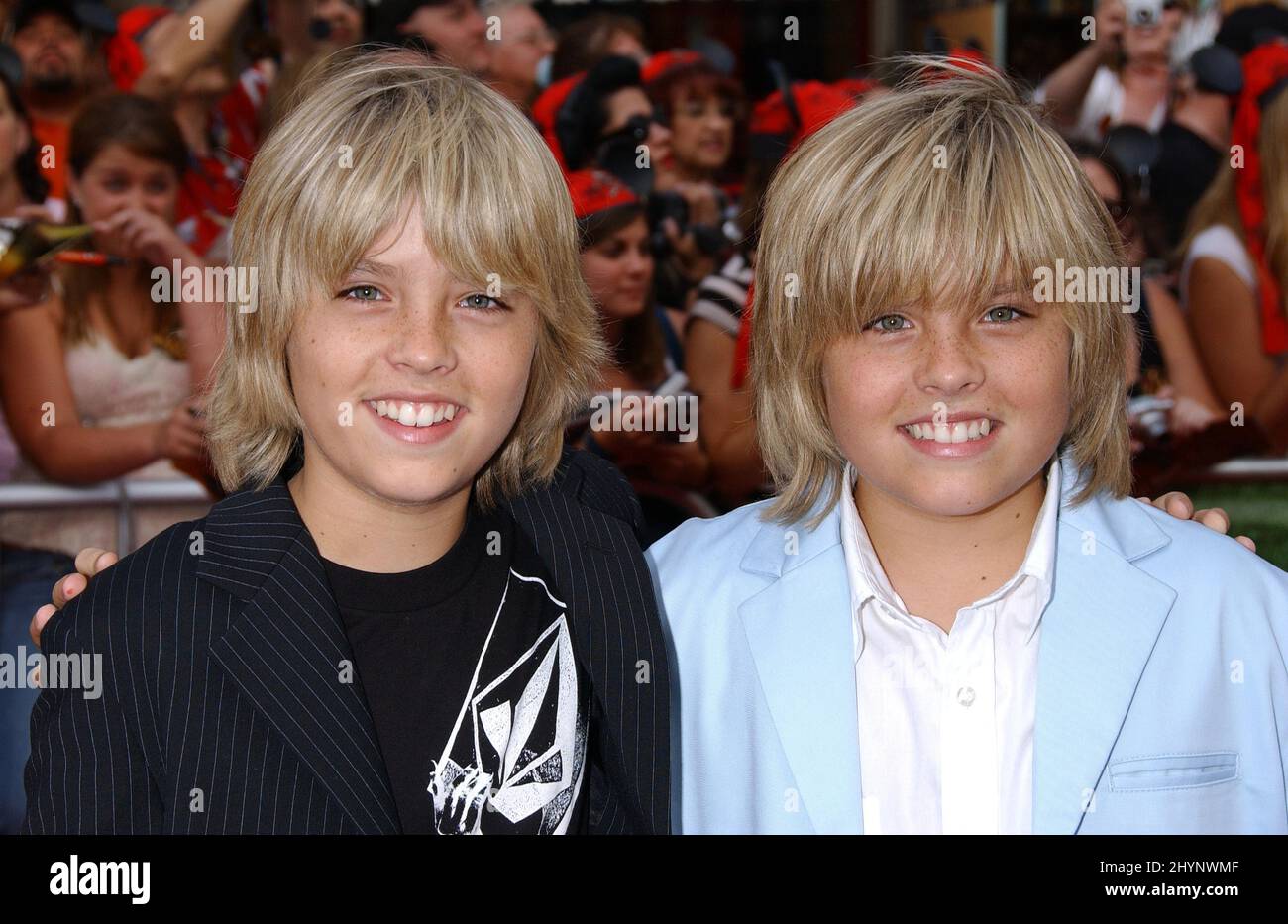 Dylan & Cole Sprouse nehmen an der Weltpremiere „Fluch der Karibik: Dead man's Chest“ in Disneyland Teil. Bild: UK Press Stockfoto