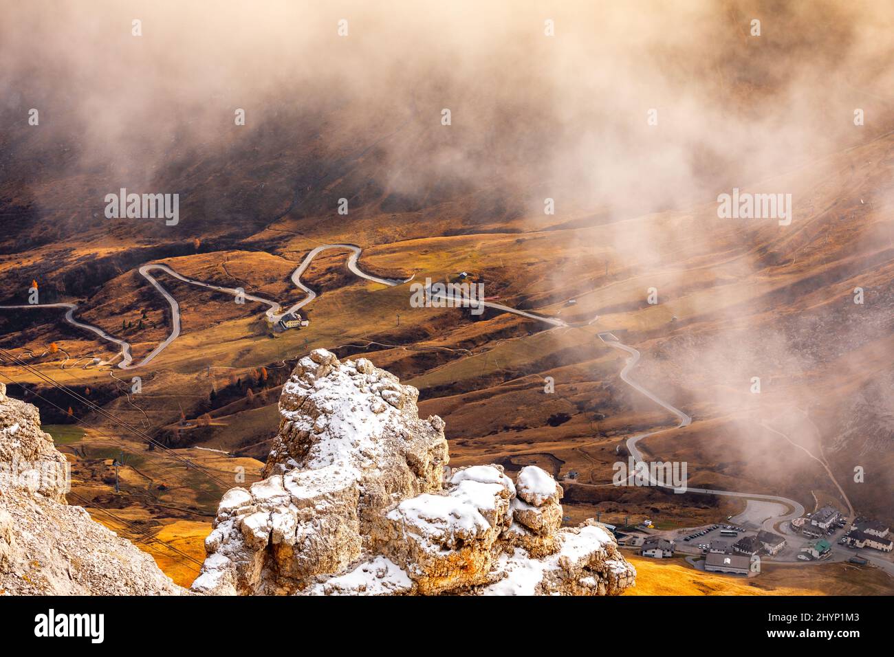 Pordoi Pass Blick vom Gipfel Piz Boe in den Dolomiten, Italien Stockfoto