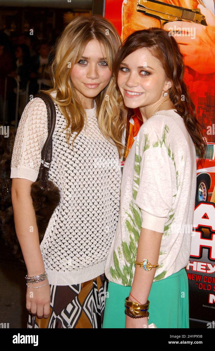 Mary-Kate und Ashley Olsen nehmen an der Premiere von „Starsky & Hutch“ in Westwood, Kalifornien, Teil. Bild: UK Press Stockfoto