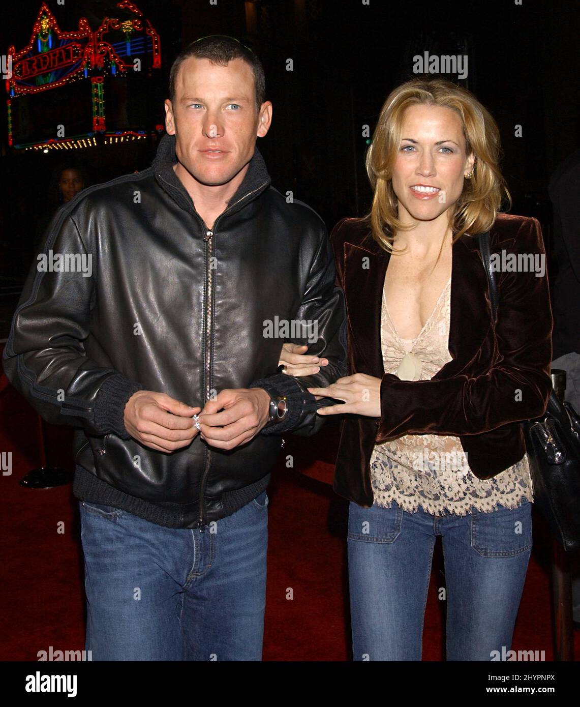 SHERYL KRÄHE & LANCE ARMSTRONG NEHMEN AN DER WELTFILMPREMIERE „ALONG CAME POLLY“ IN HOLLYWOOD TEIL. BILD: BRITISCHE PRESSE Stockfoto