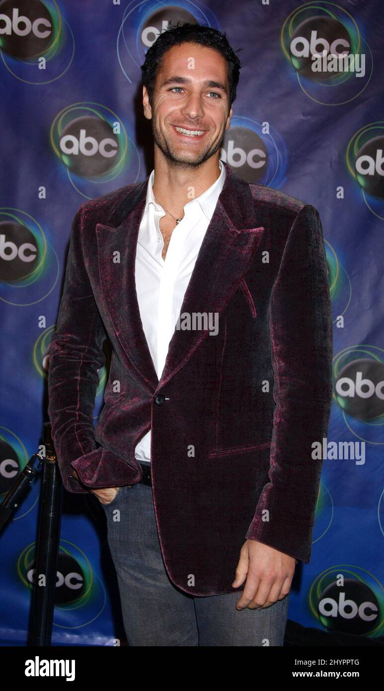 Raoul Bova nimmt an der ABC Winter TCA All Star Party 2006 in Pasadena Teil. Bild: UK Press Stockfoto