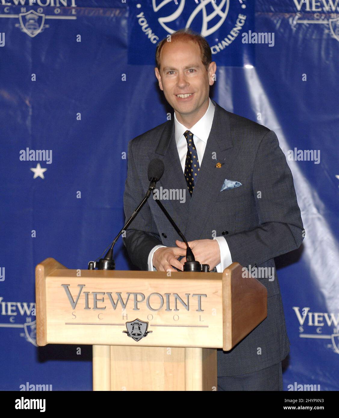 Der Earl of Wessex & Gouverneur Arnold Schwarzenegger vereinigen sich auf Award 75 Californian Students The Duke of Edinburgh Award in Kalifornien. Bild: UK Press Stockfoto