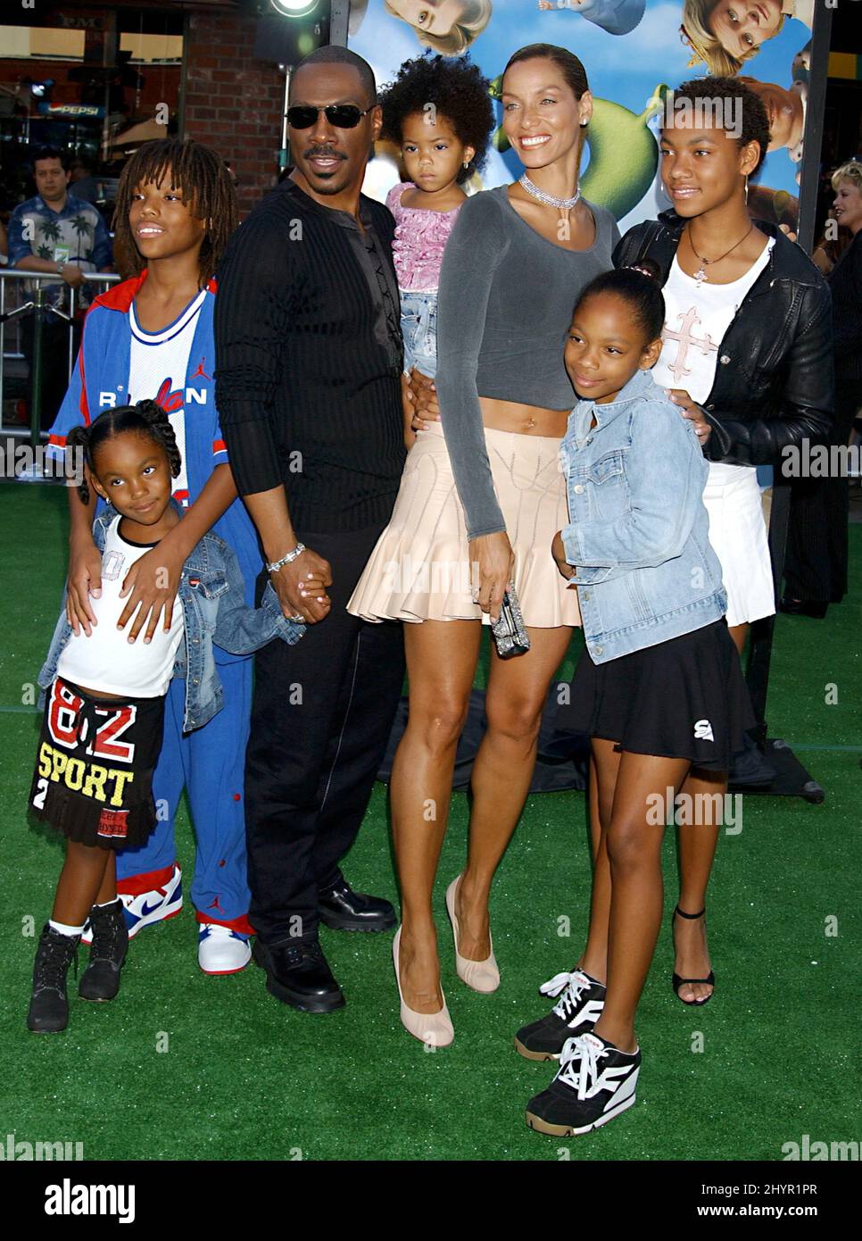 Eddie Murphy & Family nimmt an der Shrek 2-Filmpremiere in Kalifornien Teil. Bild: UK Press Stockfoto