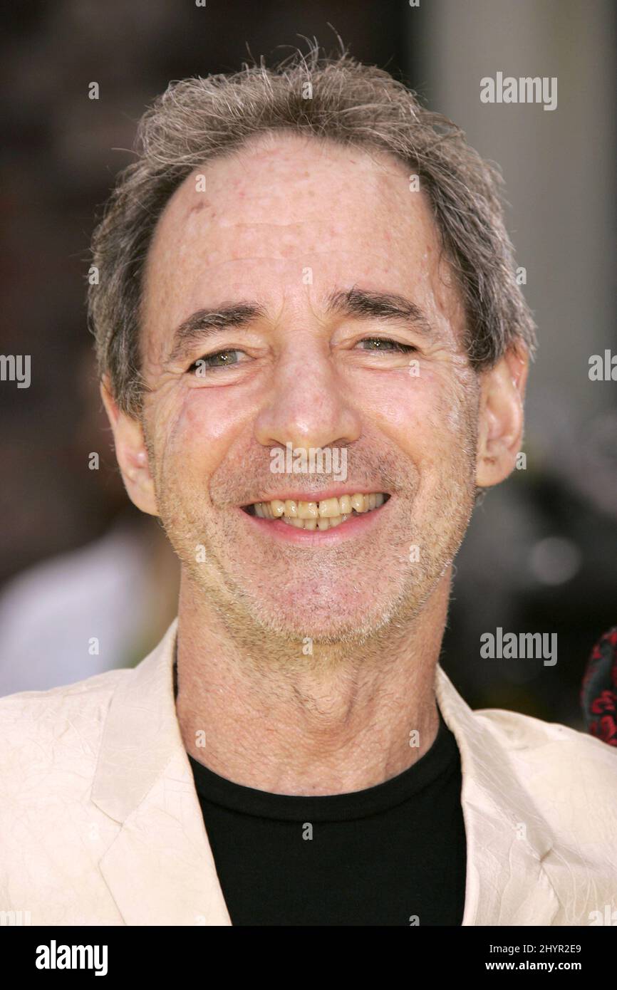 Harry Shearer nimmt an der Weltpremiere „The Simpsons Movie“ im Mann's Village Theatre in Kalifornien Teil. Bild: UK Press Stockfoto